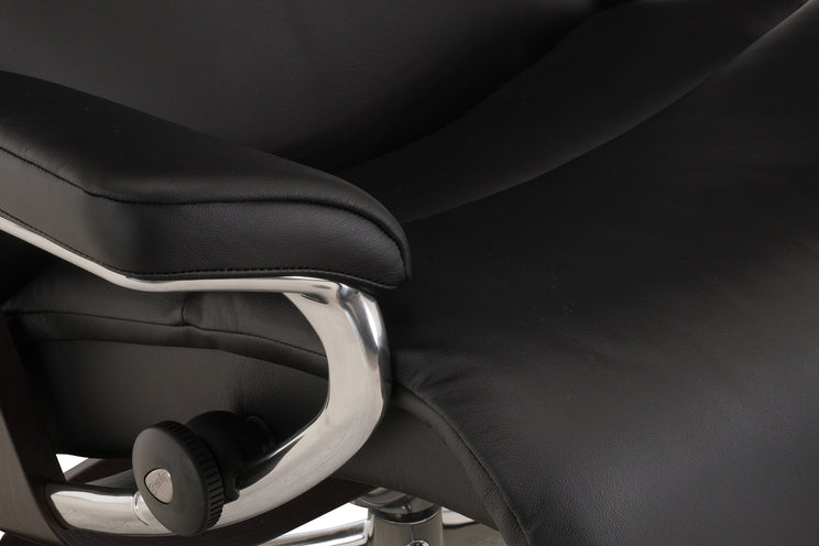 Stressless View Chair and Ottoman (Medium)